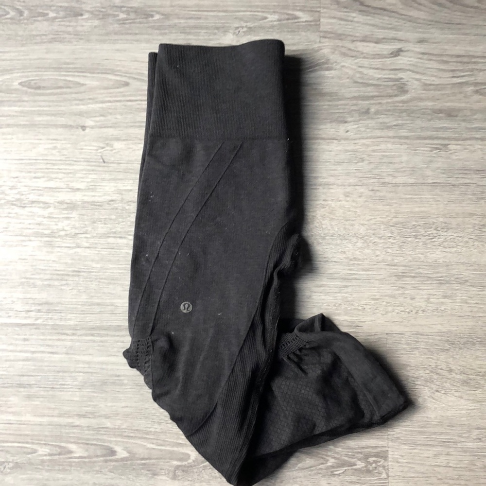 Cropped Lululemon leggings, worn twice.